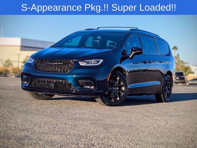 2023 Chrysler Pacifica Touring-L