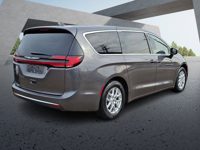 2023 Chrysler Pacifica Touring-L