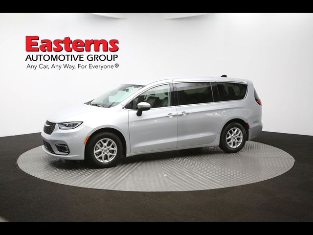 2023 Chrysler Pacifica Touring-L
