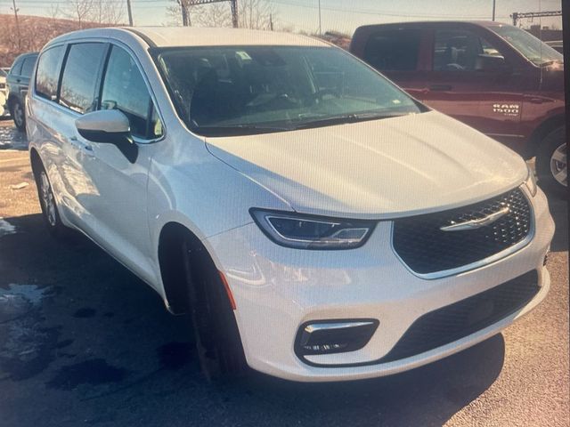 2023 Chrysler Pacifica Touring-L