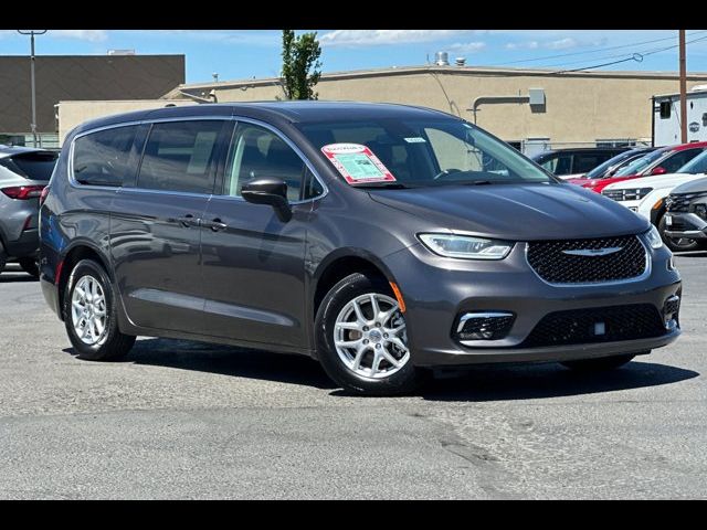 2023 Chrysler Pacifica Touring-L
