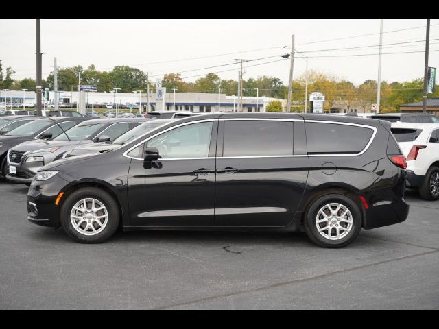 2023 Chrysler Pacifica Touring-L