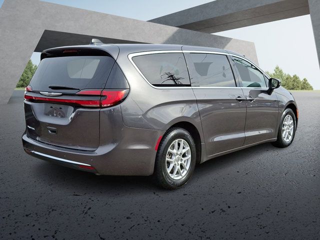 2023 Chrysler Pacifica Touring-L