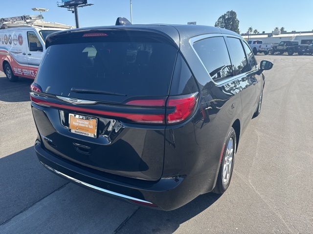 2023 Chrysler Pacifica Touring-L