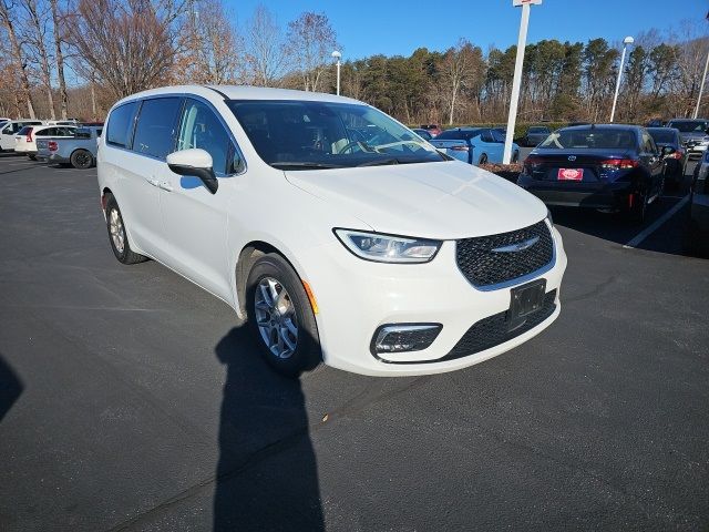 2023 Chrysler Pacifica Touring-L