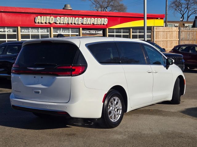 2023 Chrysler Pacifica Touring-L