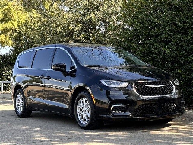 2023 Chrysler Pacifica Touring-L