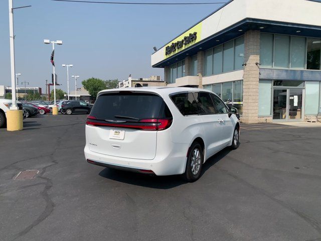 2023 Chrysler Pacifica Touring-L