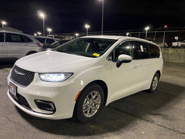 2023 Chrysler Pacifica Touring-L