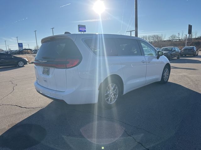 2023 Chrysler Pacifica Touring-L