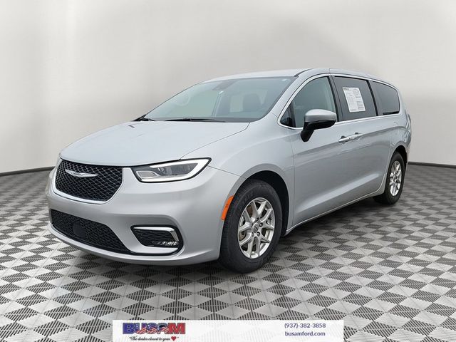 2023 Chrysler Pacifica Touring-L