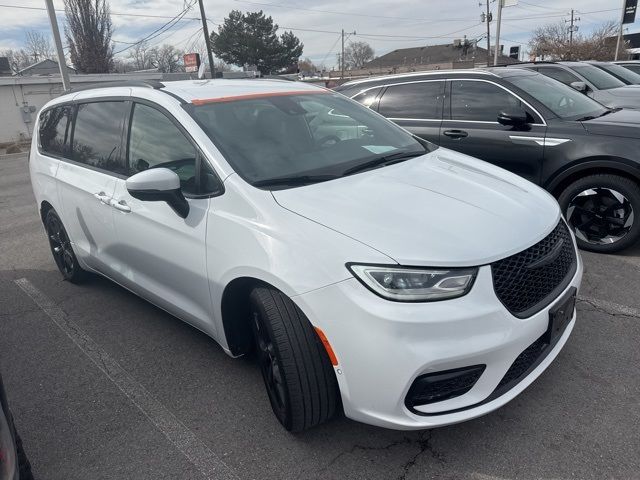 2023 Chrysler Pacifica Touring-L