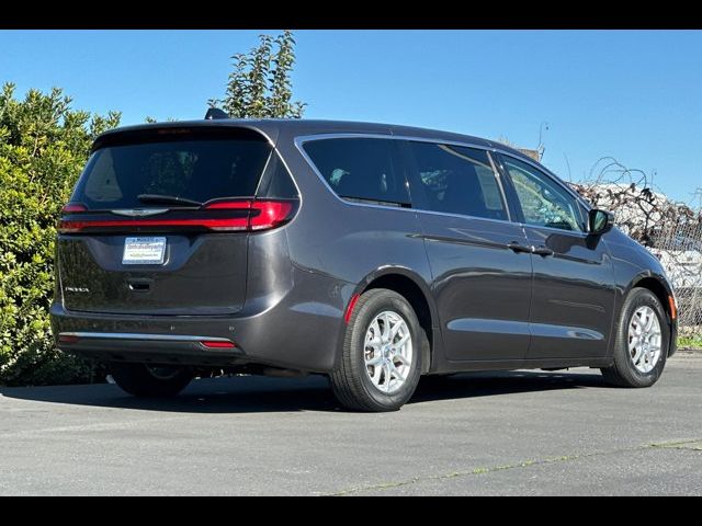 2023 Chrysler Pacifica Touring-L