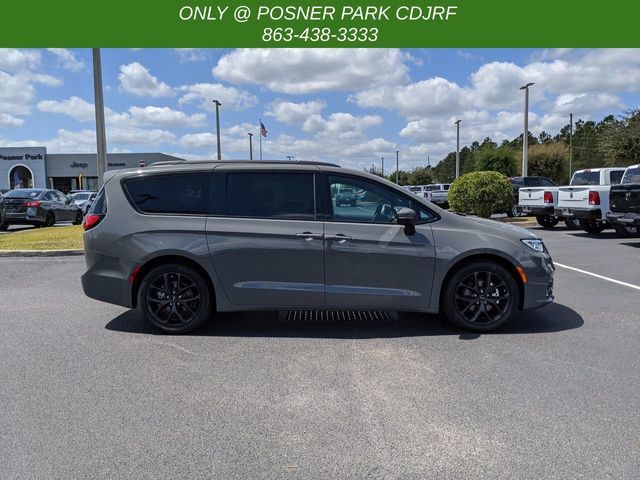 2023 Chrysler Pacifica Touring-L