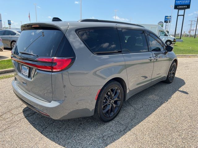 2023 Chrysler Pacifica Touring-L