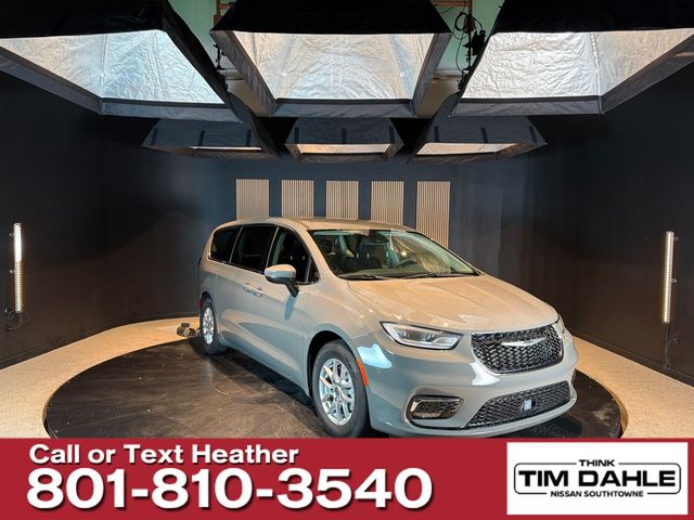 2023 Chrysler Pacifica Touring-L