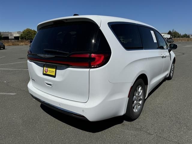 2023 Chrysler Pacifica Touring-L