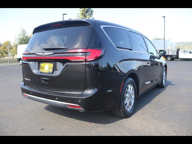 2023 Chrysler Pacifica Touring-L