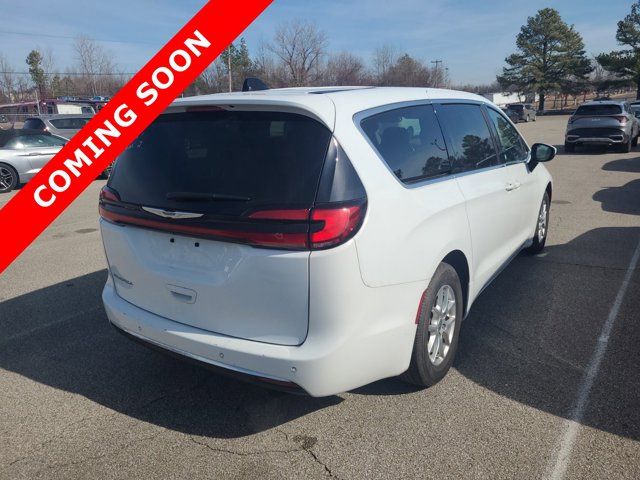 2023 Chrysler Pacifica Touring-L