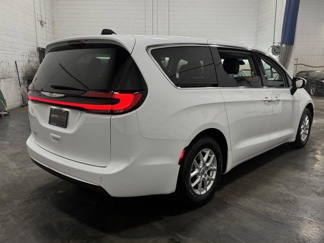 2023 Chrysler Pacifica Touring-L