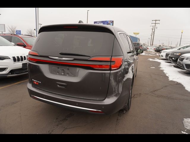 2023 Chrysler Pacifica Touring-L