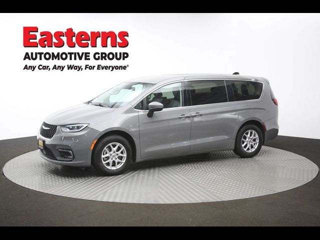 2023 Chrysler Pacifica Touring-L