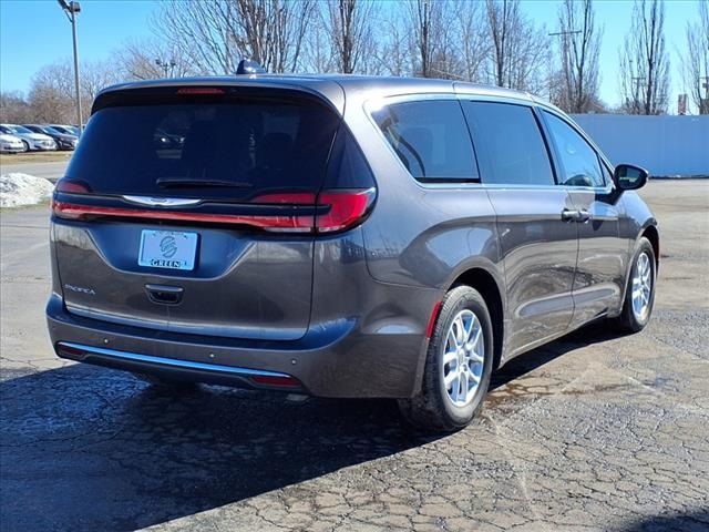 2023 Chrysler Pacifica Touring-L