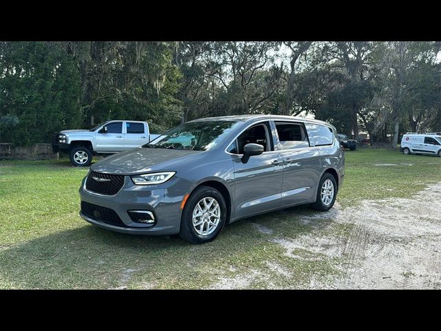 2023 Chrysler Pacifica Touring-L