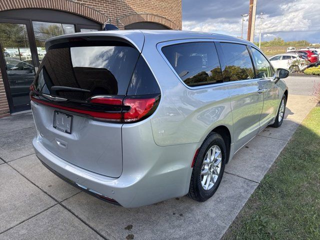 2023 Chrysler Pacifica Touring-L