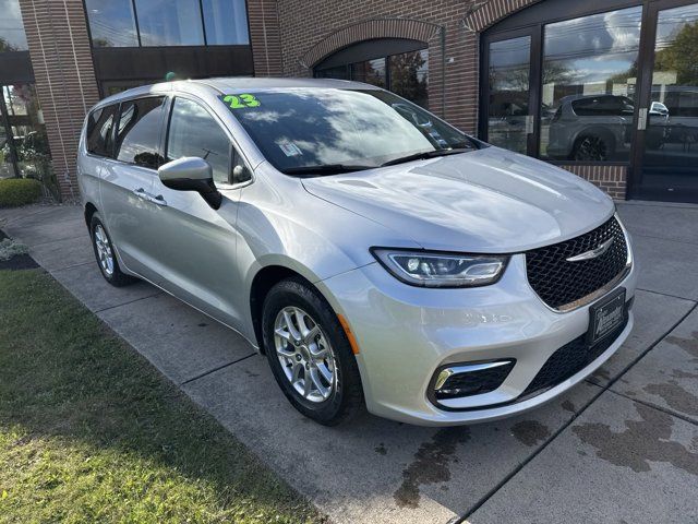 2023 Chrysler Pacifica Touring-L