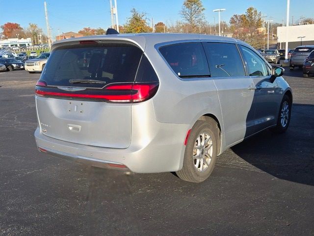 2023 Chrysler Pacifica Touring-L