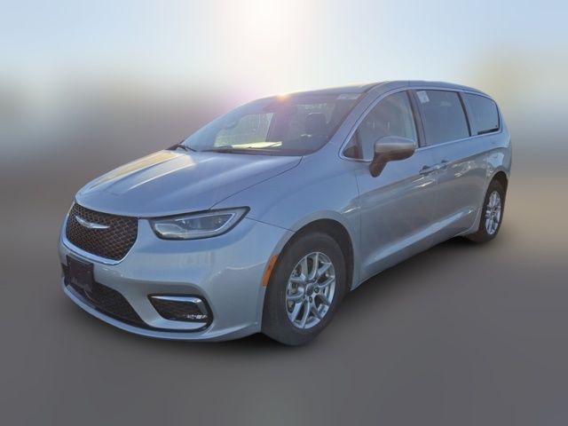 2023 Chrysler Pacifica Touring-L