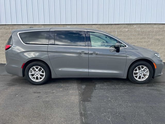 2023 Chrysler Pacifica Touring-L