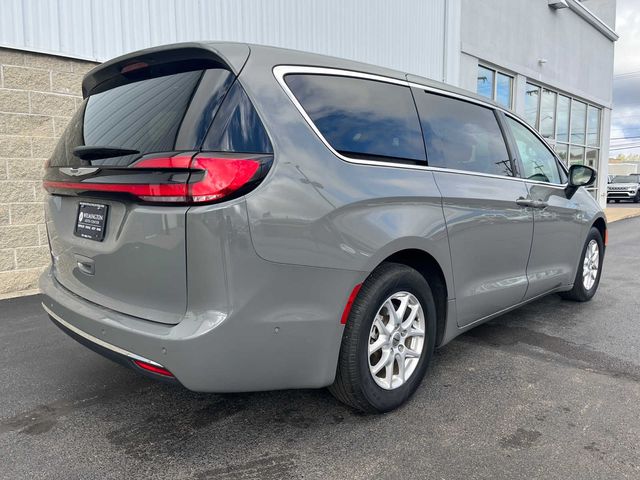 2023 Chrysler Pacifica Touring-L