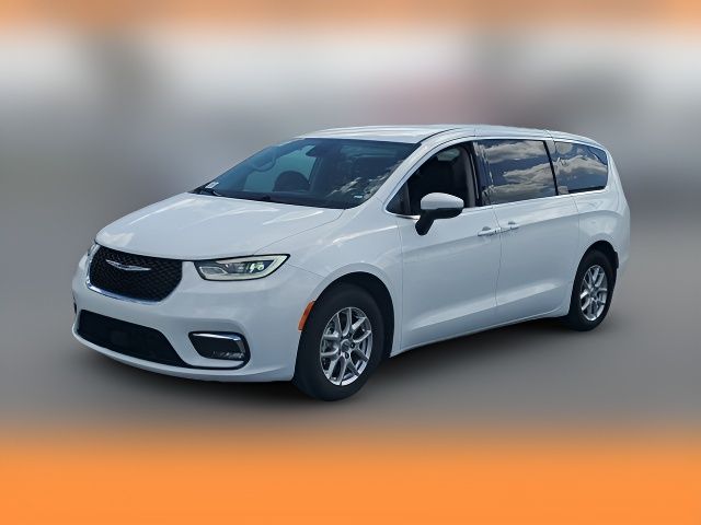 2023 Chrysler Pacifica Touring-L