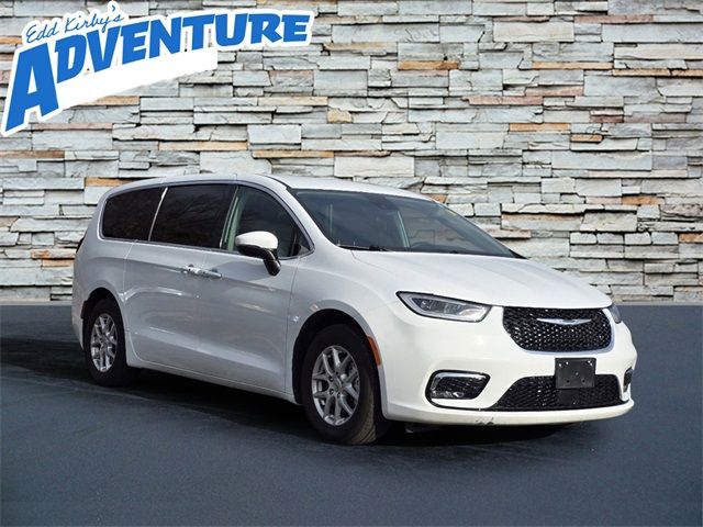 2023 Chrysler Pacifica Touring-L