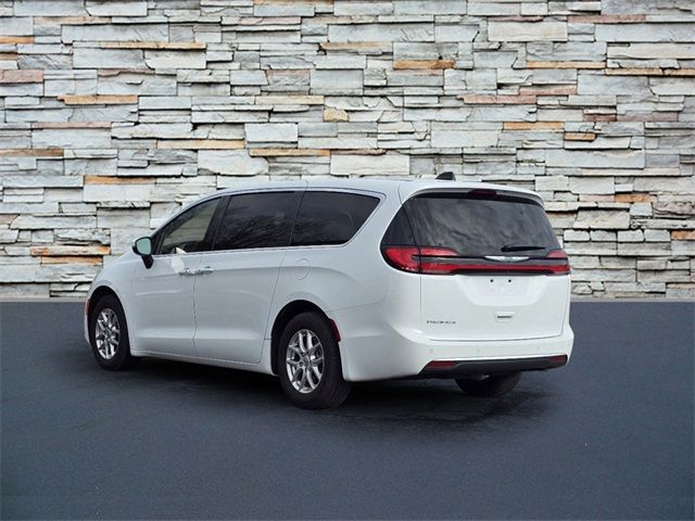 2023 Chrysler Pacifica Touring-L