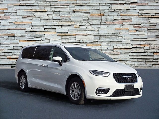 2023 Chrysler Pacifica Touring-L