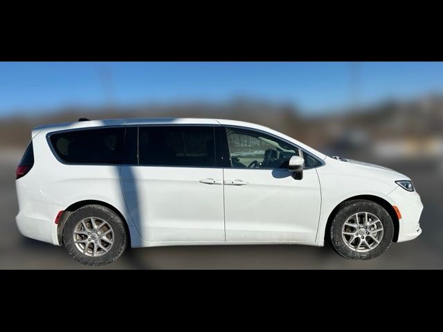 2023 Chrysler Pacifica Touring-L