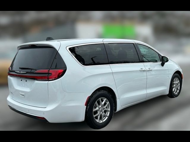 2023 Chrysler Pacifica Touring-L