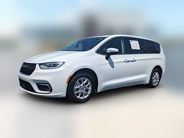 2023 Chrysler Pacifica Touring-L