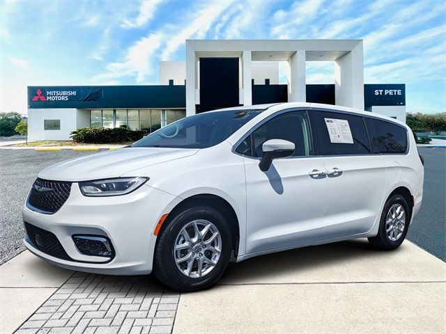 2023 Chrysler Pacifica Touring-L