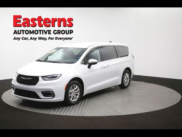 2023 Chrysler Pacifica Touring-L
