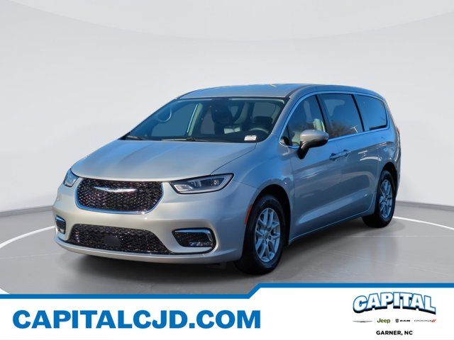 2023 Chrysler Pacifica Touring-L