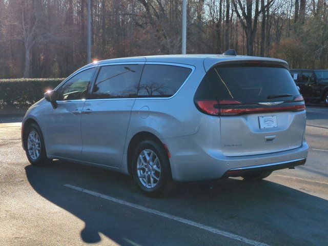 2023 Chrysler Pacifica Touring-L