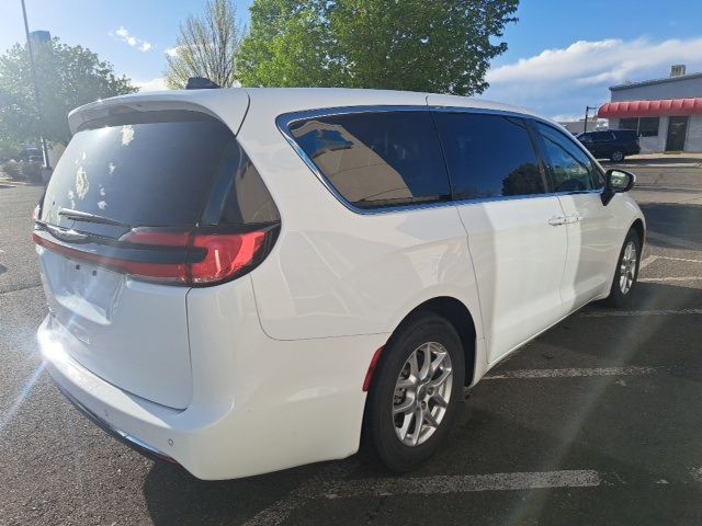 2023 Chrysler Pacifica Touring-L