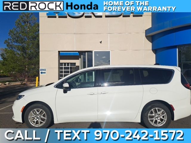 2023 Chrysler Pacifica Touring-L