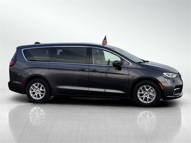 2023 Chrysler Pacifica Touring-L