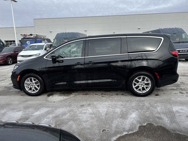 2023 Chrysler Pacifica Touring-L