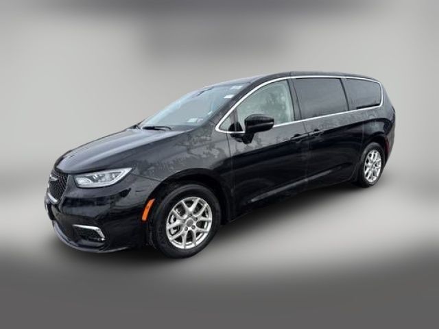 2023 Chrysler Pacifica Touring-L